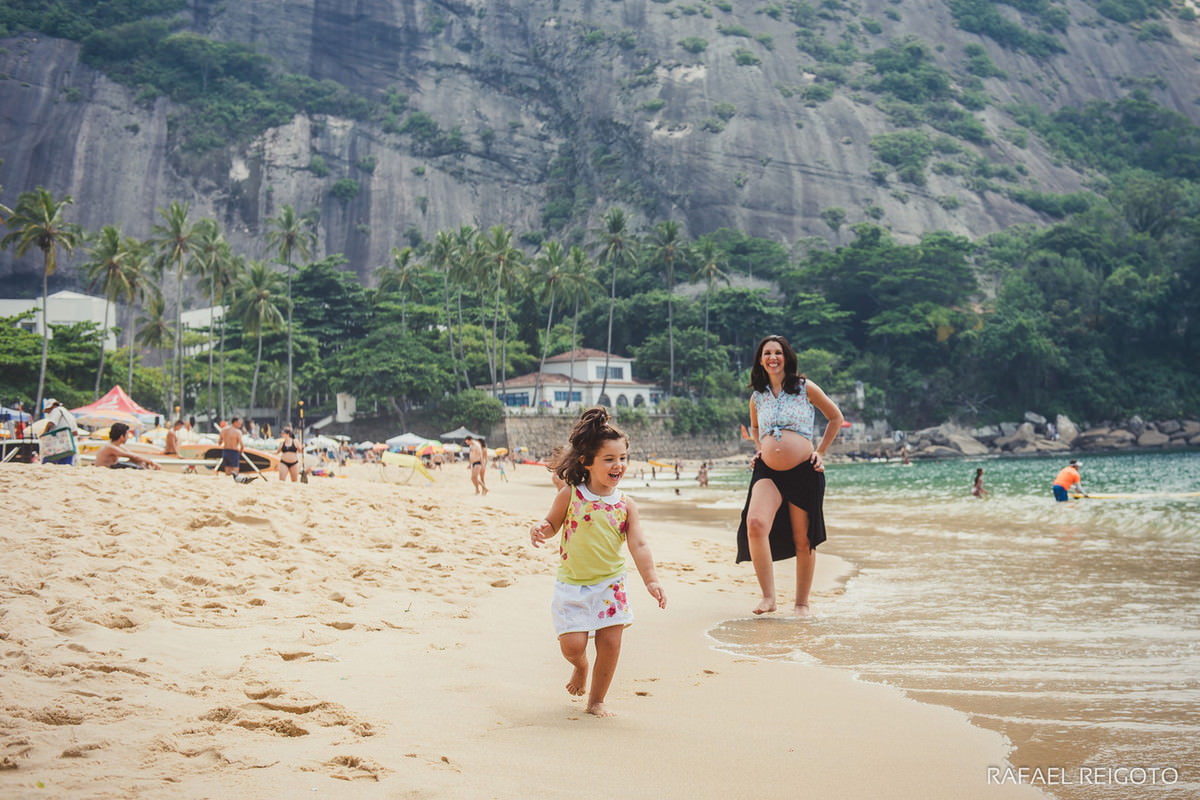 Mamãe Marina e sua filha Laís no ensaio família na Praia Vermelha, Urca, Rio de Janeiro-RJ
