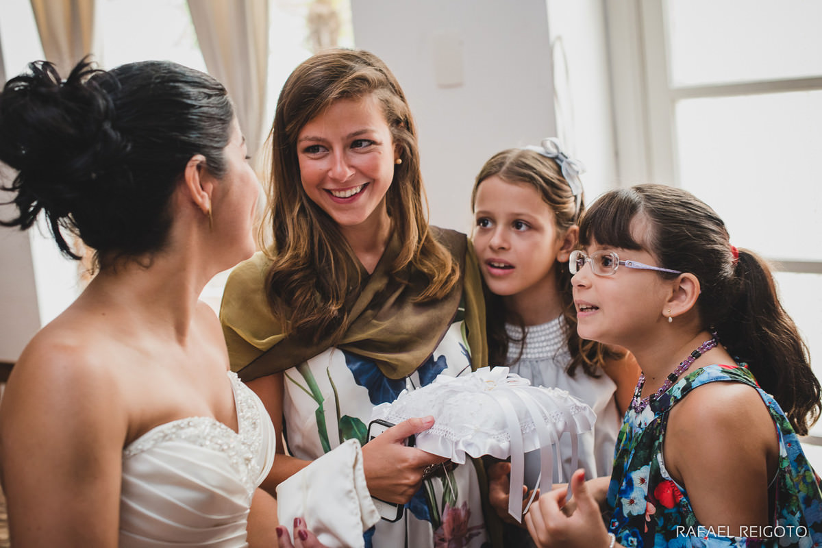 Alianças na Celebração do Casamento budista do casal Beatriz e Roger no Drink Café Humaitá, Humaitá, Rio de Janeiro-RJ