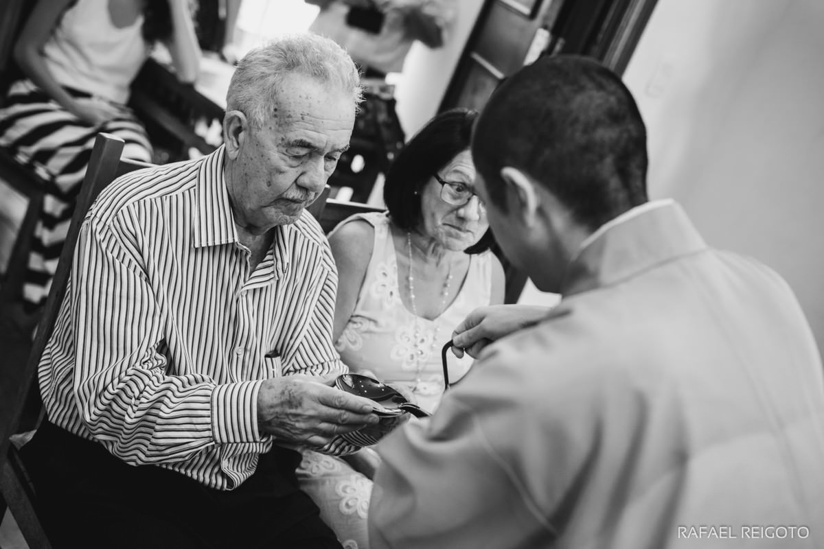 San-San-Kudo servido pelo celbrante no casamento budista do casal Beatriz e Roger no Drink Café Humaitá, Humaitá, Rio de Janeiro-RJ