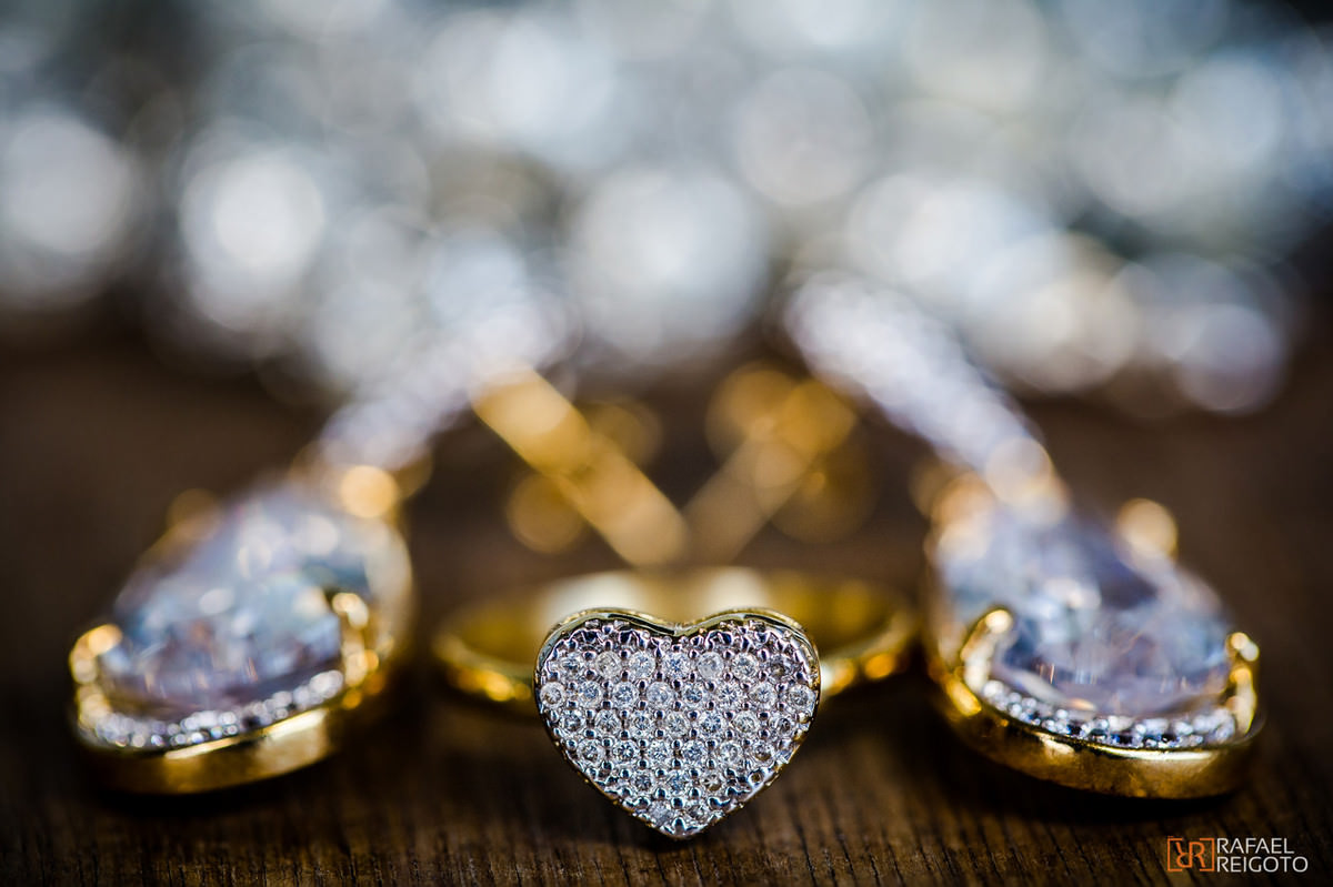 Anel e brinco da noiva no making of do casamento de Talita e Thiago em São Conrado, Rio de Janeiro/RJ