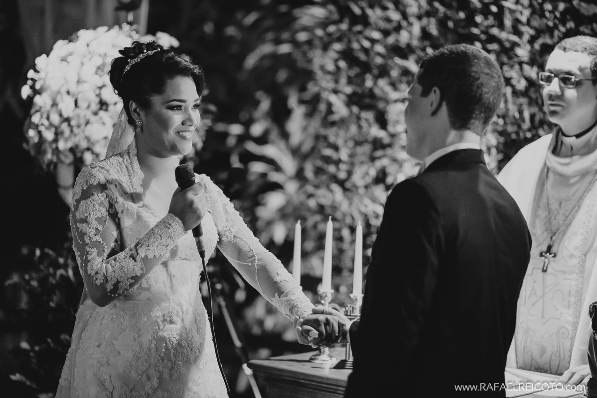 A noiva Priscila fazendo os votos para seu noivo Vitor,Green House Buffet, Ilha do Governador, Rio de Janeiro/RJ