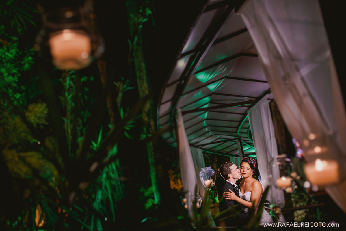 Ensaio do casal Priscila e Vitor depois da cerimônia de casamento na Green House Buffet, Ilha do Governador, Rio de Janeiro/RJ