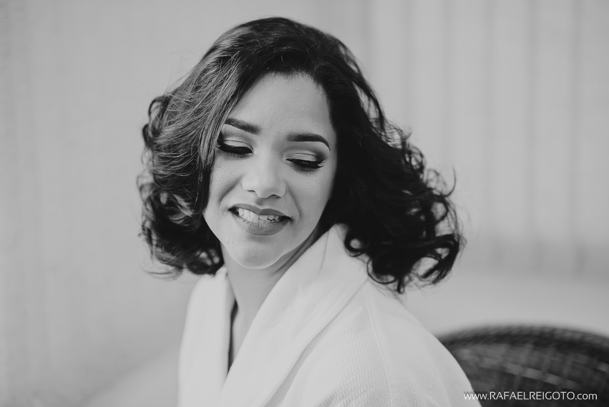 A noiva no making of do casamento de Priscila e Vitor, Green House Buffet, Ilha do Governador, Rio de Janeiro/RJ