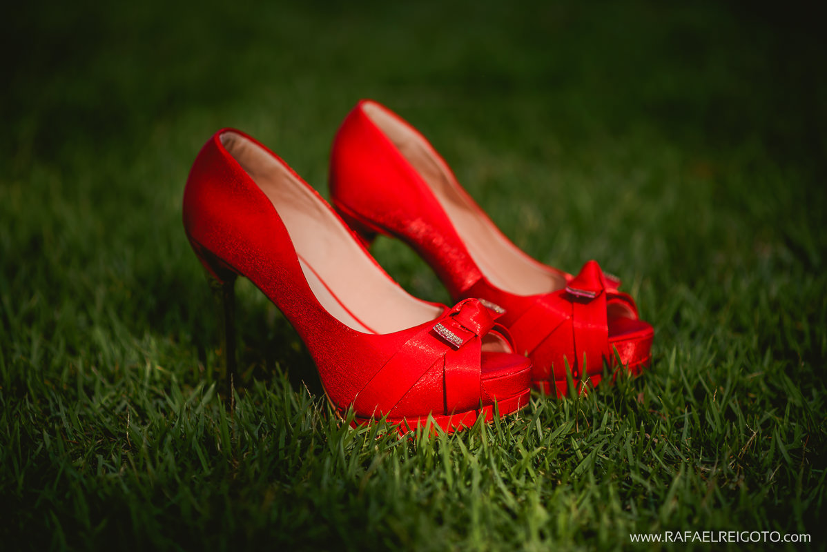 O sapato da noiva no making of do casamento de Priscila e Vitor, Green House Buffet, Ilha do Governador, Rio de Janeiro/RJ