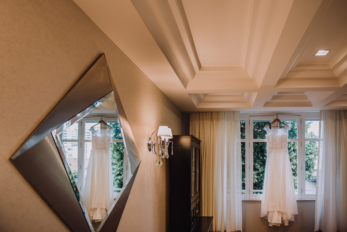 O vestido da noiva Débora no seu making of na Tijuca, Rio de Janeiro-RJ