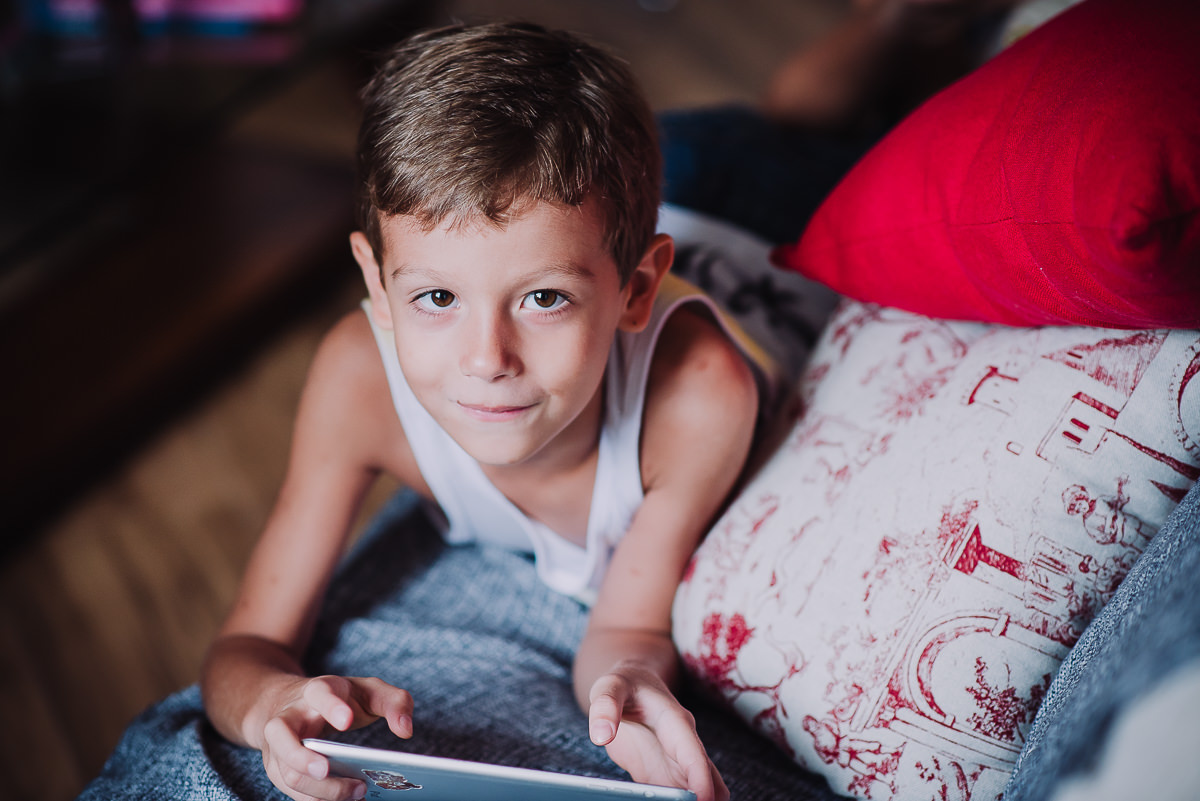 O pajem brincando no making of da noiva Débora, Tijuca, Rio de Janeiro-RJ