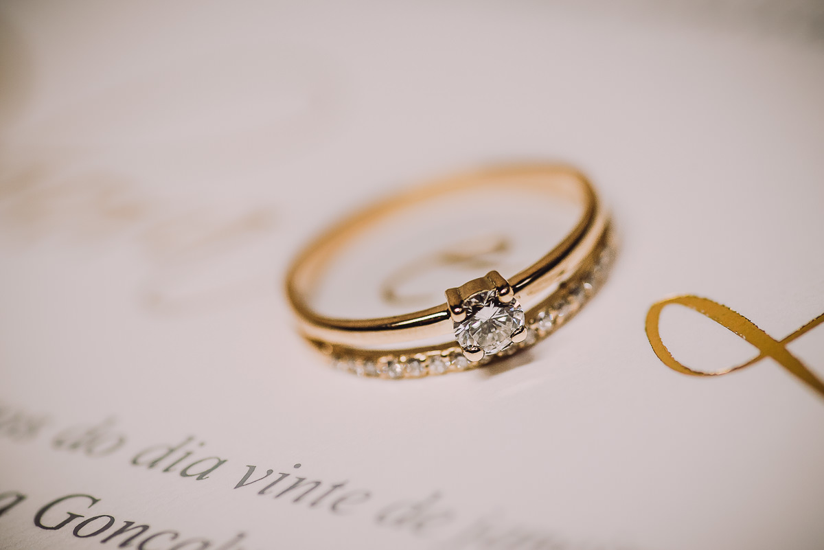 Anel da noiva Débora feita pelo seu noivo Leonardo Guimarães Joias para o casamento na Confeitaria Colombo, Rio de Janeiro/RJ.