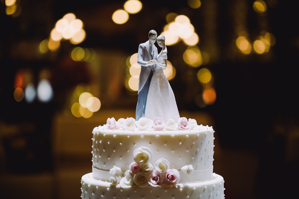 Topo do bolo do casamento dos noivos Débora e Leonardo Guimarães Joias realizado na Confeitaria Colombo, Centro, Rio de Janeiro-RJ