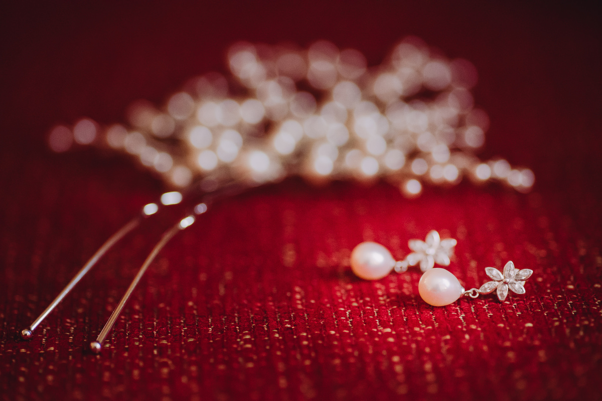 Acessórios da noiva Luana no making of no Hotel Sheraton, Leblon, Rio de Janeiro-RJ