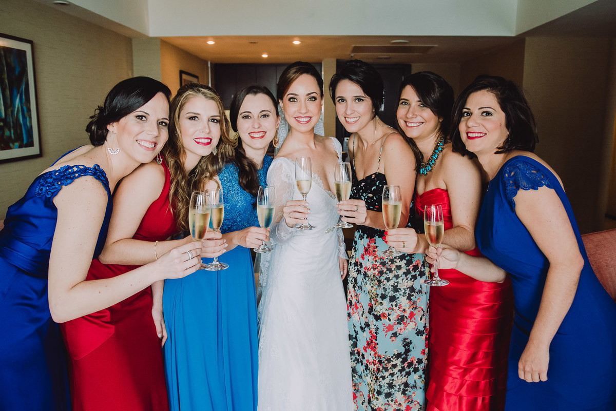 Brinde da noiva Luana e suas madrinhas no making of no Hotel Sheraton, Leblon, Rio de Janeiro-RJ