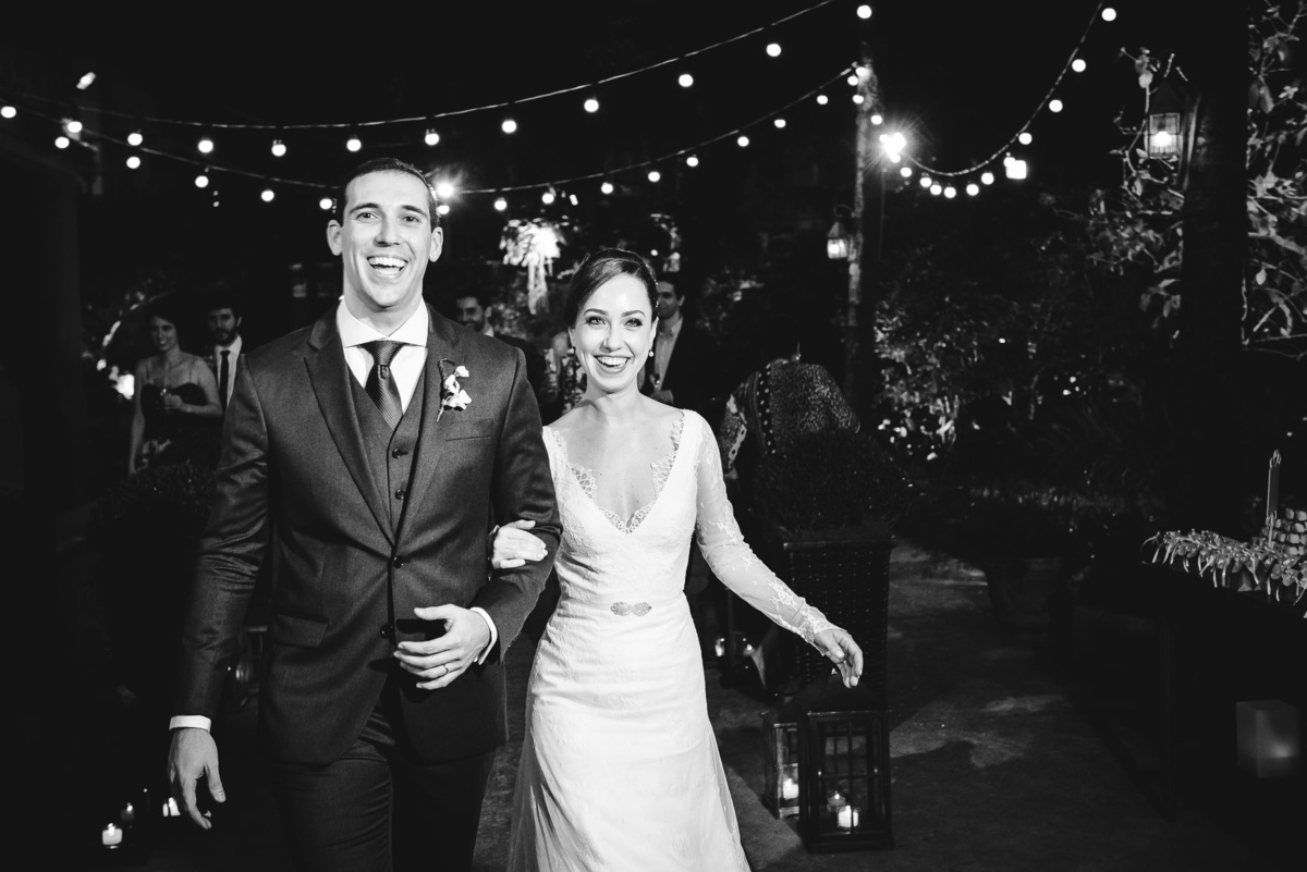 Entrada dos noivos Luana e Julio na festa do seu casamento  no salão da Capela Santa Ignez, Gávea, Rio de Janeiro-RJ.