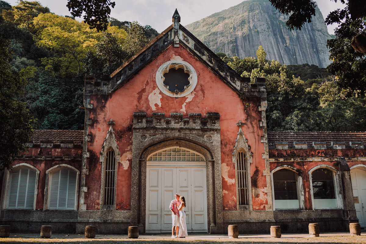 Ensaio pré-casamento do casal Naira e Brayan no Parque Lage, Rio de Janeiro-RJ