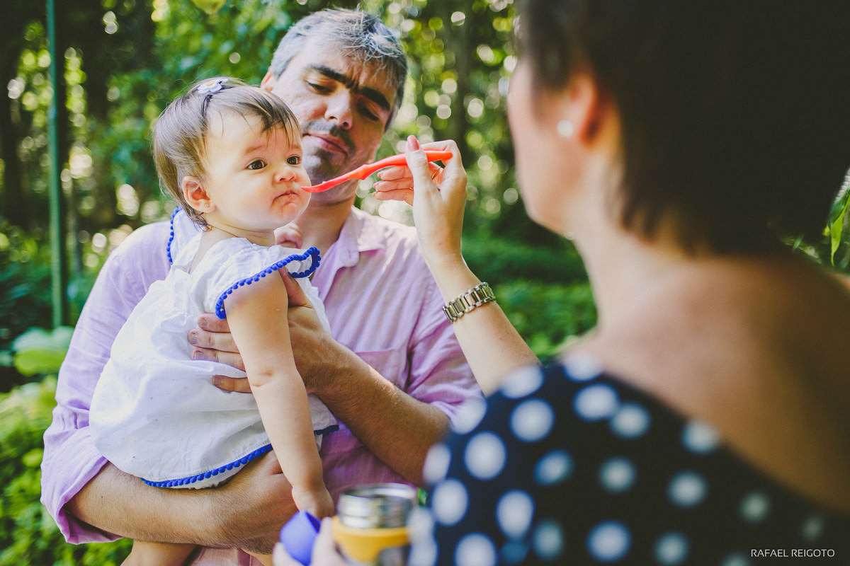 A hora de comer também é registrada no ensaio família, Parque Lage, Rio de Janeiro-RJ