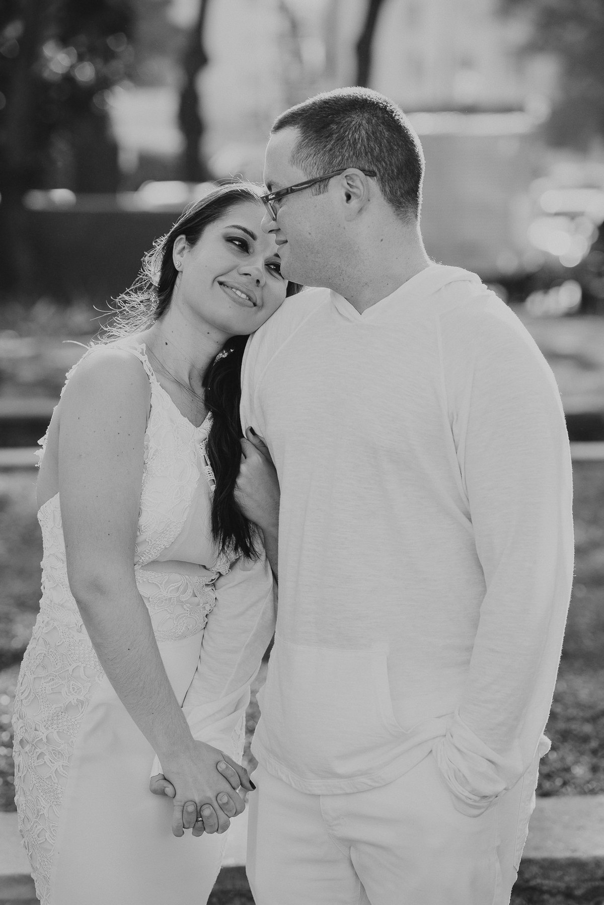 Foto preta e branca do ensaio do casal Bruna e Raphael, Urca, Rio de Janeiro/RJ
