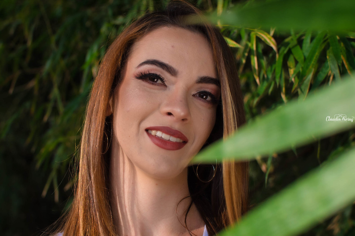 Modelo em foto tumblr na natureza