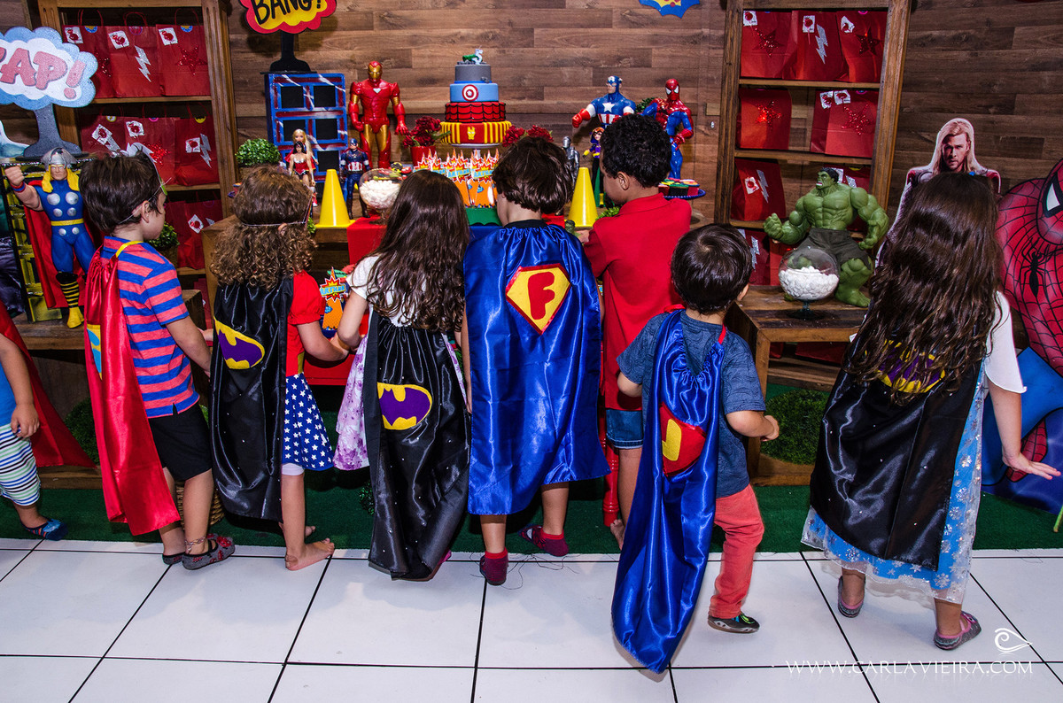 Festa Infantil; Liga da Justiça; Hulk; Homem de Ferro; Homem Aranha; Capitão América; festa de menino; Carla Vieira Fotografia