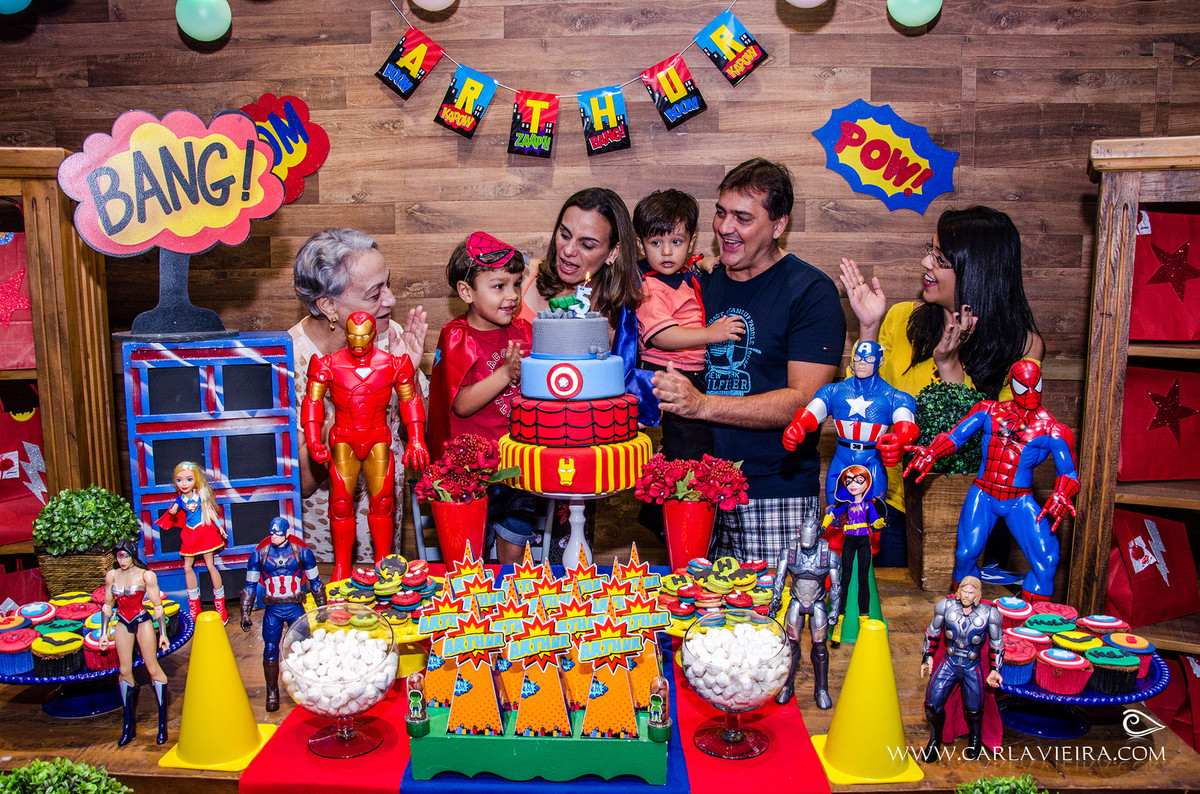 Festa Infantil; Liga da Justiça; Hulk; Homem de Ferro; Homem Aranha; Capitão América; festa de menino; Carla Vieira Fotografia