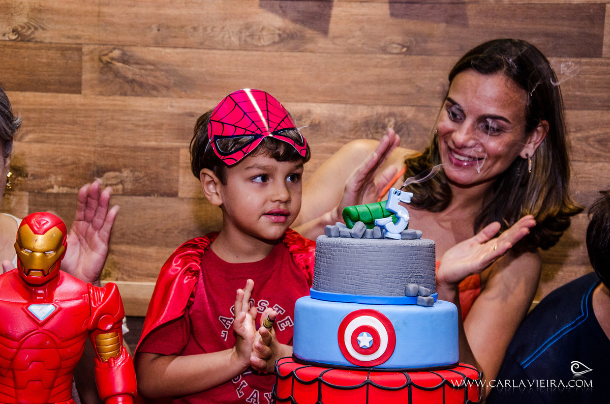 Festa Infantil; Liga da Justiça; Hulk; Homem de Ferro; Homem Aranha; Capitão América; festa de menino; Carla Vieira Fotografia