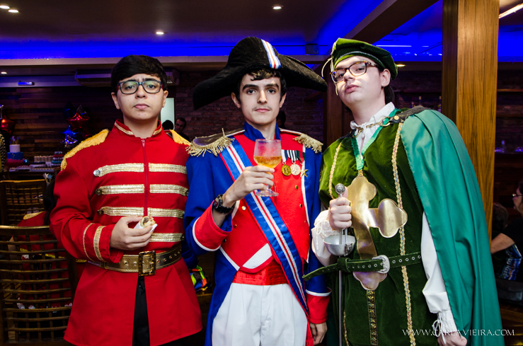 15 anos. debutante, festa a fantasia, mulher de ferro, homem de ferro, festa temática