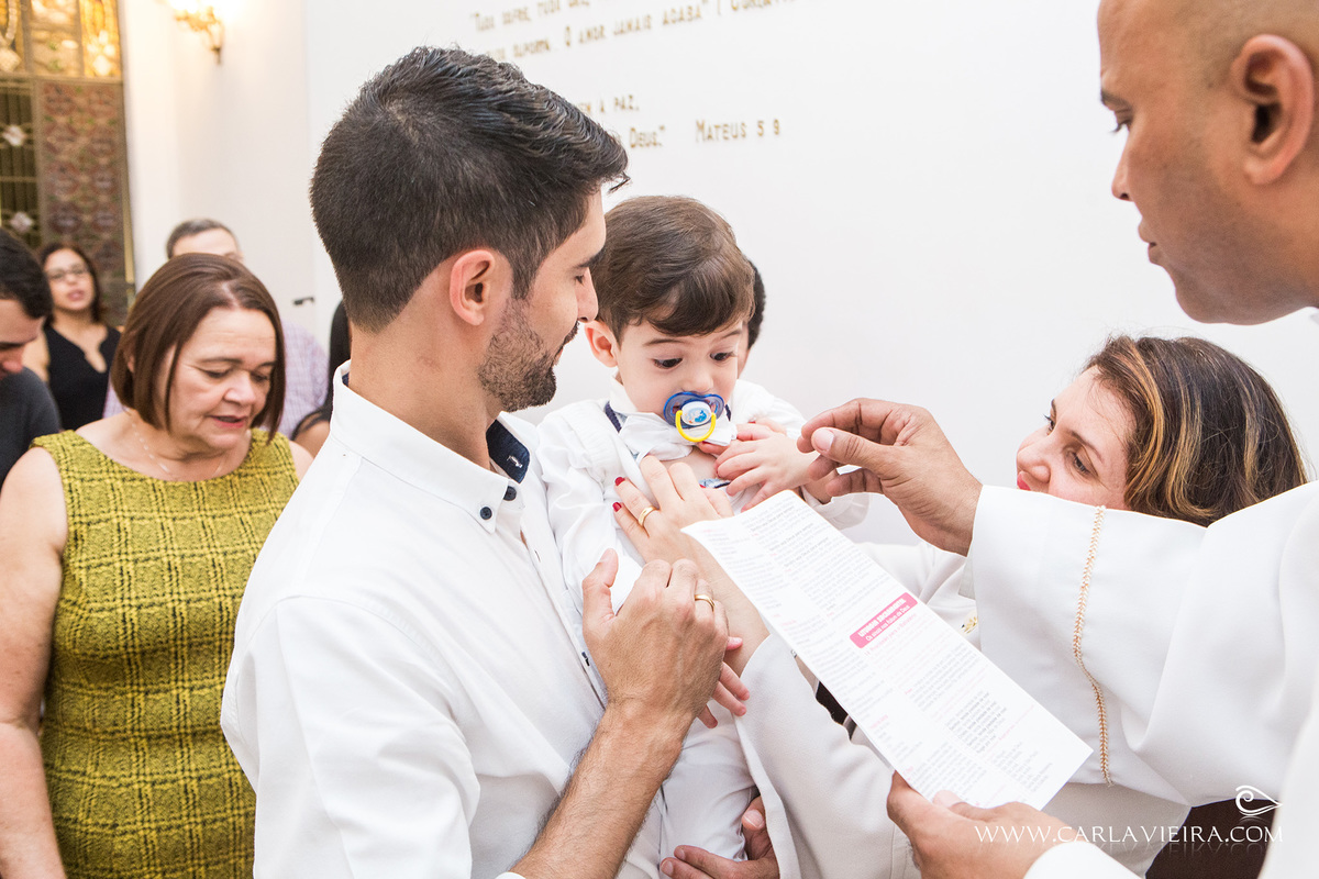 Batizado; Batismo; foto de batizado; paróquia santíssima trindade. paroquia no flamengo; carla vieira fotografia; fotógrafa Carla Vieira