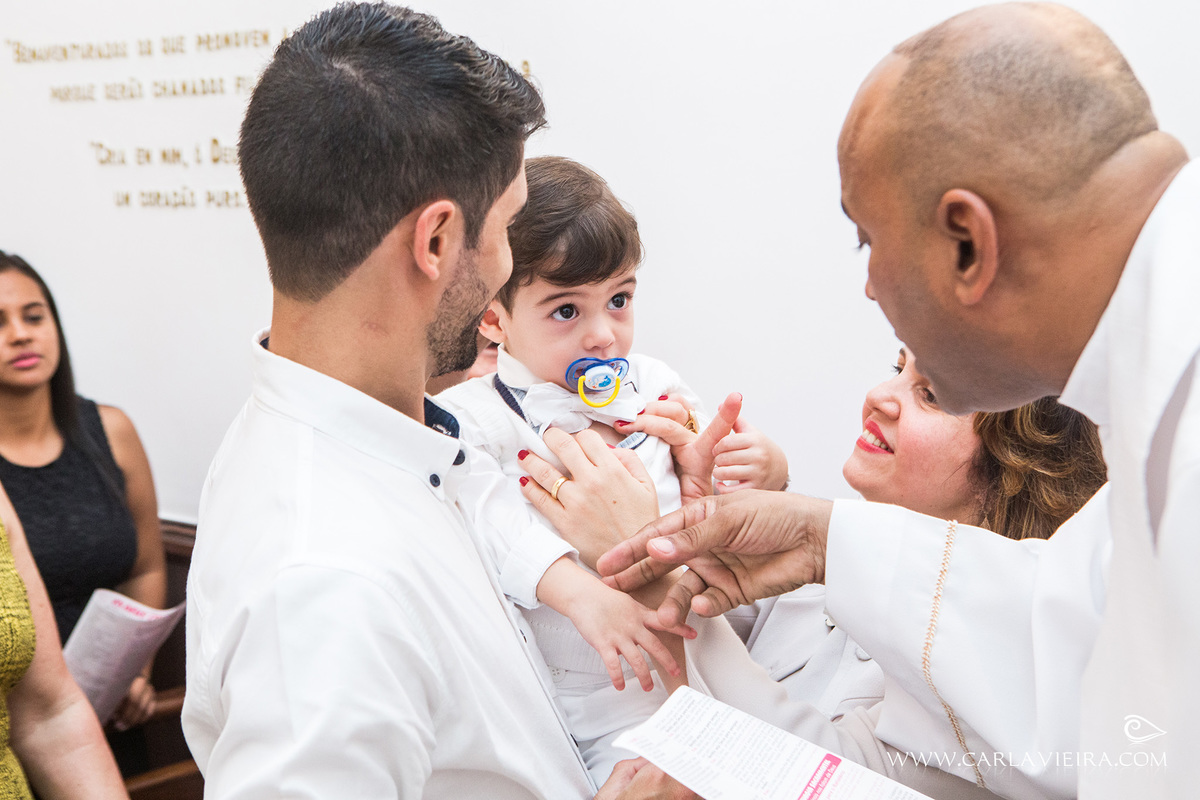 Batizado; Batismo; foto de batizado; paróquia santíssima trindade. paroquia no flamengo; carla vieira fotografia; fotógrafa Carla Vieira