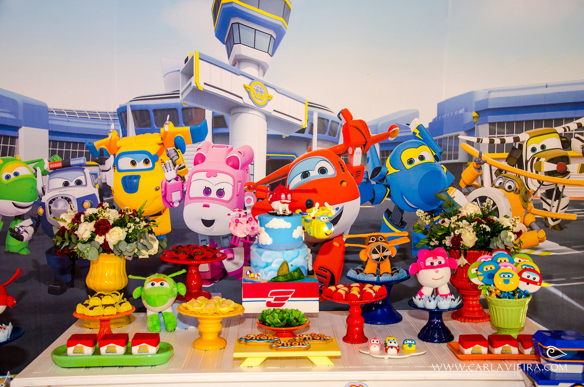 João Vítor - 2 anos; festa infantil; aniversário;  tema avião; festa no play; carla vieira fotografia