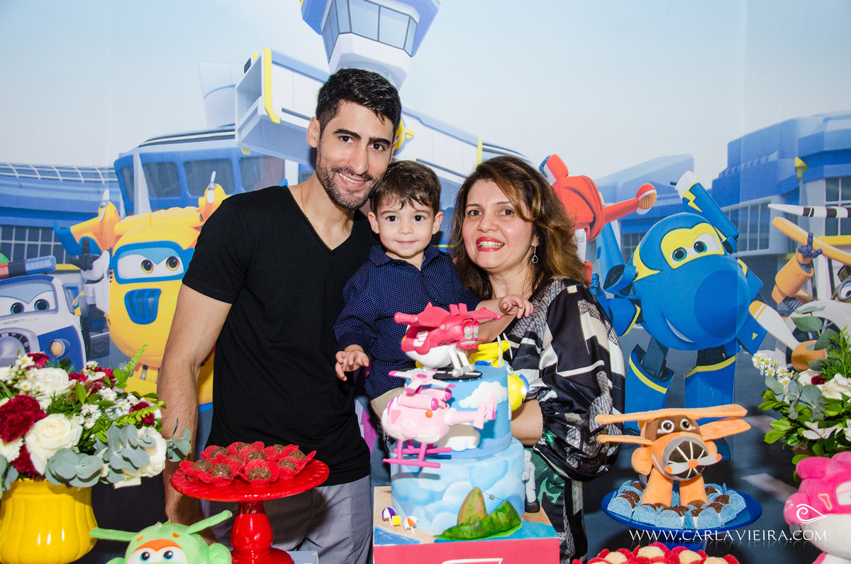 João Vítor - 2 anos; festa infantil; aniversário;  tema avião; festa no play; carla vieira fotografia