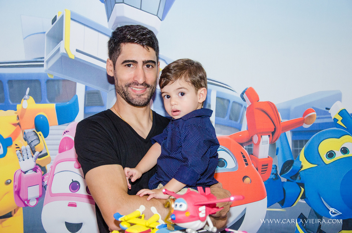 João Vítor - 2 anos; festa infantil; aniversário;  tema avião; festa no play; carla vieira fotografia