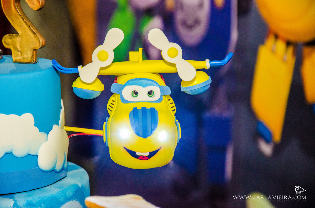 João Vítor - 2 anos; festa infantil; aniversário;  tema avião; festa no play; carla vieira fotografia