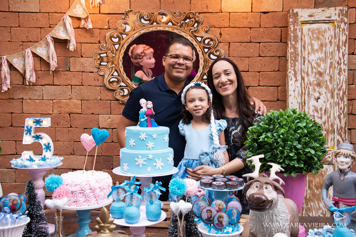 Festa Infantil - Lara 5 anos
festa; aniversário; frozen; festa de aniversário; decoração frozen; pitanga pitangueira; fotografa no rio; fotografa de festa; fotografa de família; carla vieira fotografia; carla vieira foto