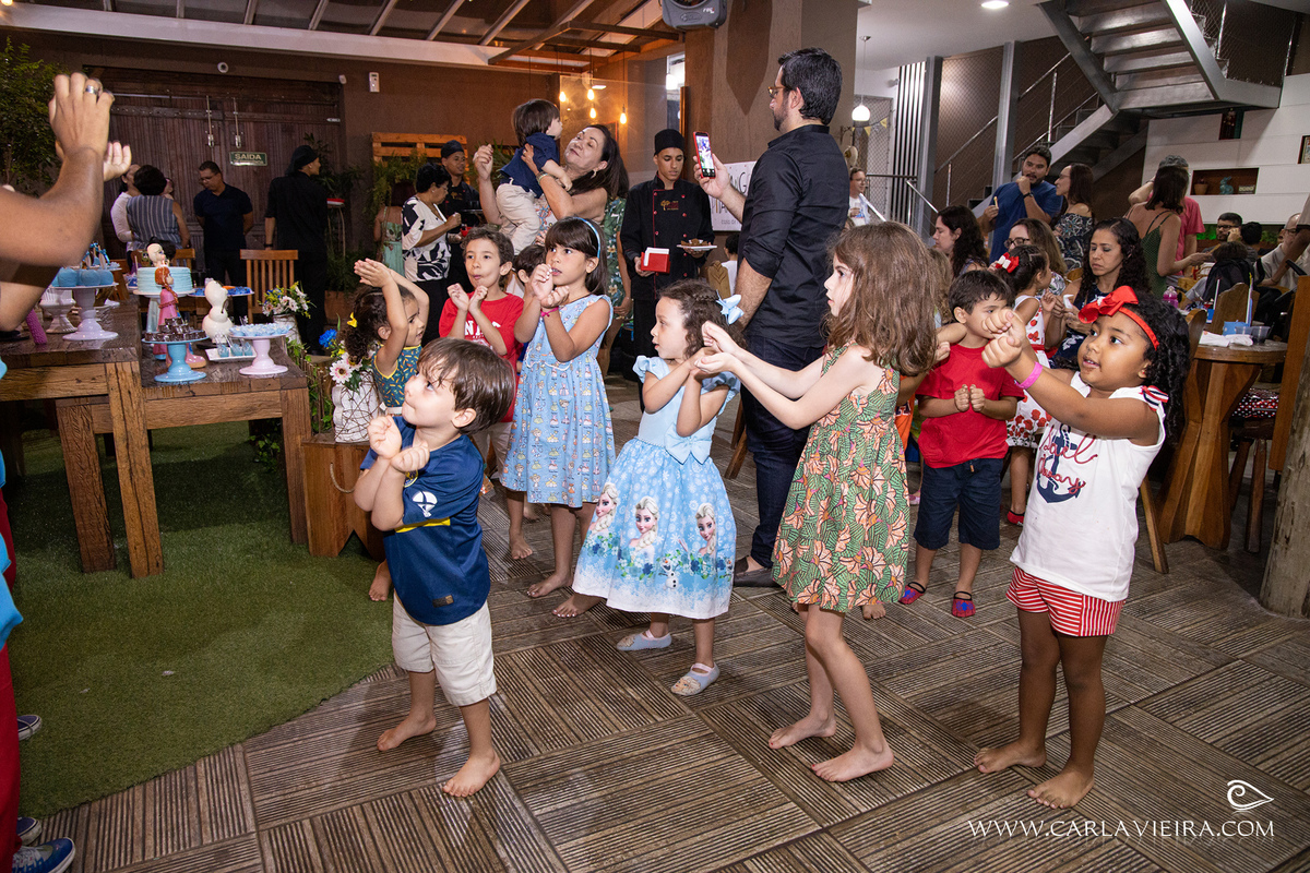 Festa Infantil - Lara 5 anos
festa; aniversário; frozen; festa de aniversário; decoração frozen; pitanga pitangueira; fotografa no rio; fotografa de festa; fotografa de família; carla vieira fotografia; carla vieira foto