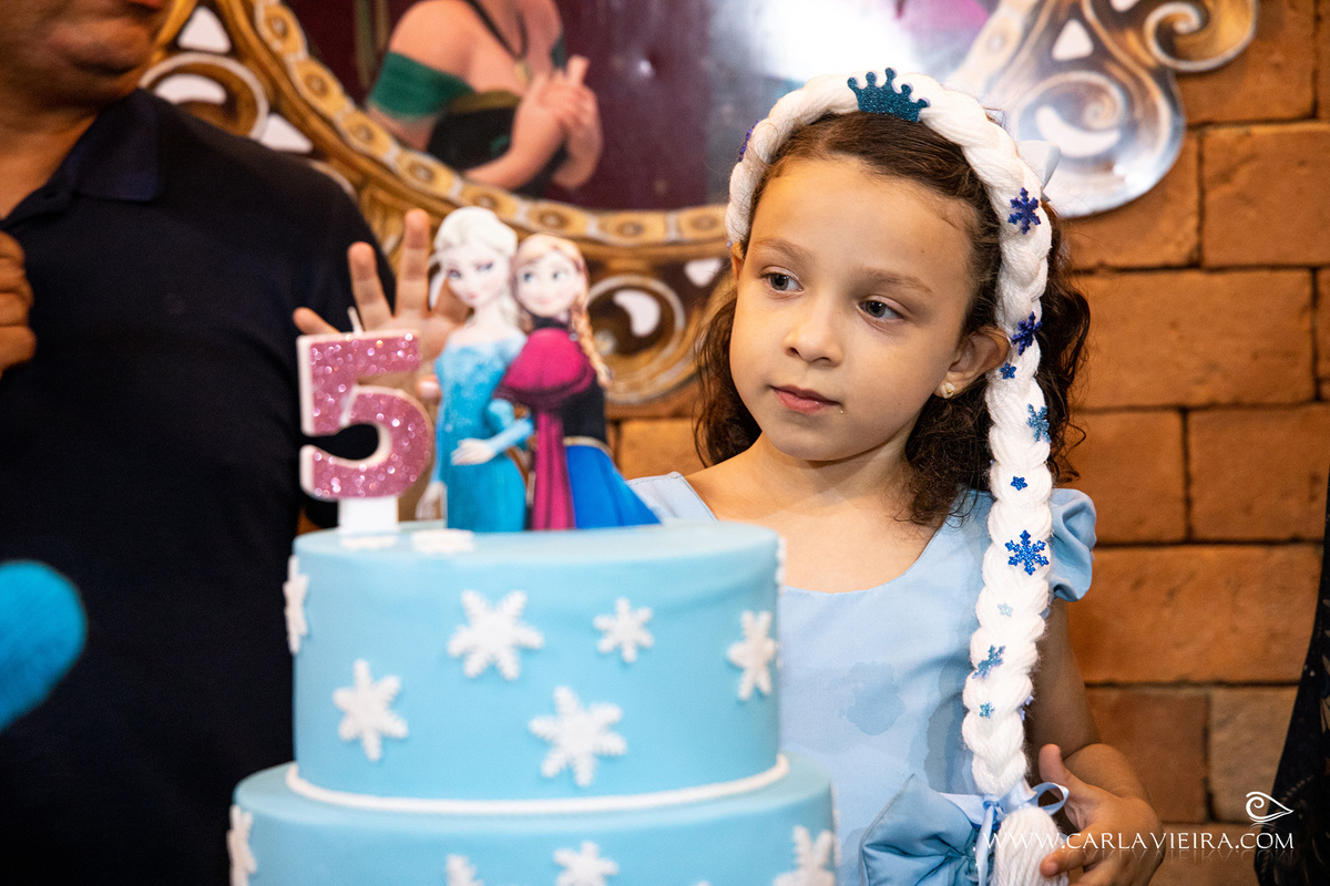 Festa Infantil - Lara 5 anos
festa; aniversário; frozen; festa de aniversário; decoração frozen; pitanga pitangueira; fotografa no rio; fotografa de festa; fotografa de família; carla vieira fotografia; carla vieira foto