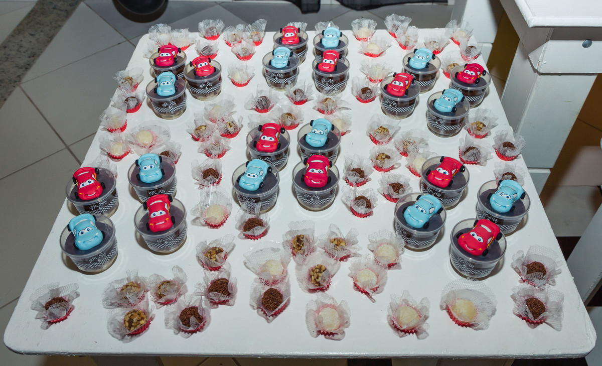 Mesa de doces Tema Carros pelo fotógrafo Douglas Maia