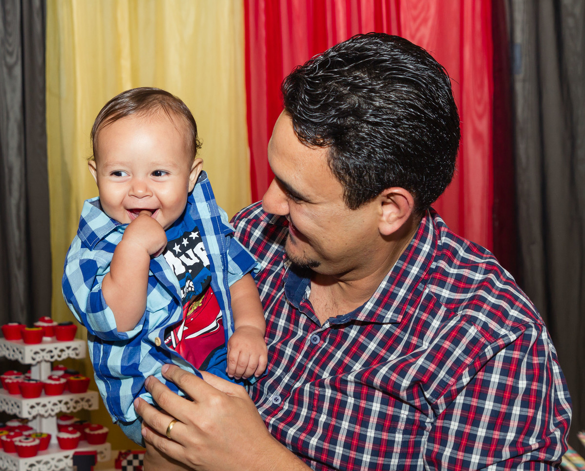 Sorrisos com o papai pelo fotógrafo Douglas Maia
