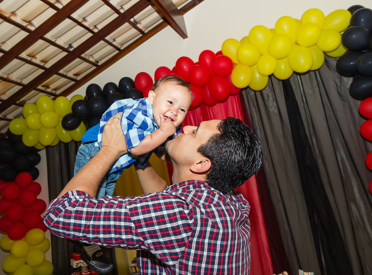 Carinho do papai pelo fotógrafo Douglas Maia