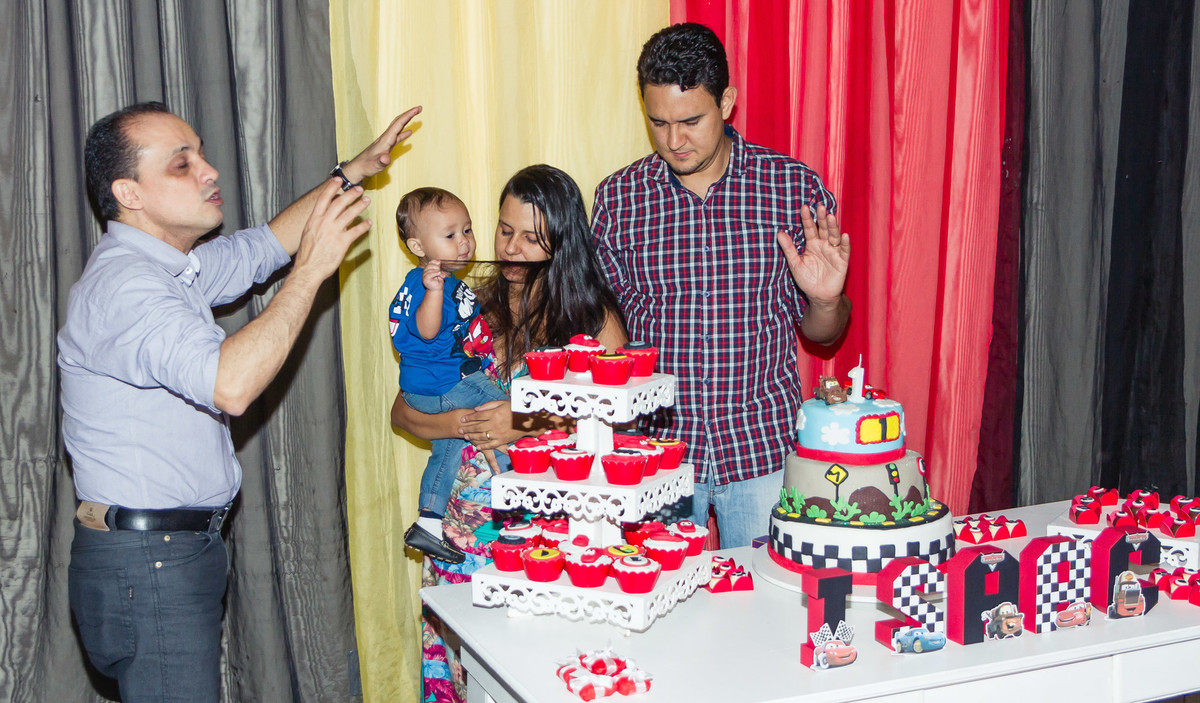 Momento de oração pelo fotógrafo Douglas Maia