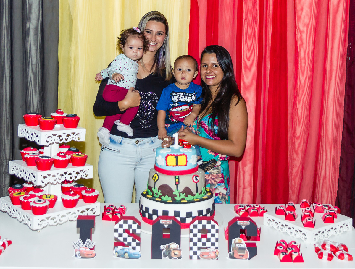 Isaac posa ao lado de amiguinha  pelo fotógrafo Douglas Maia