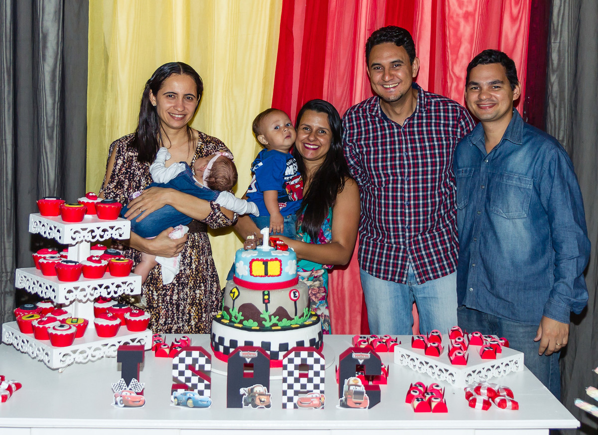 Isaac e menininha dormindo  pelo fotógrafo Douglas Maia