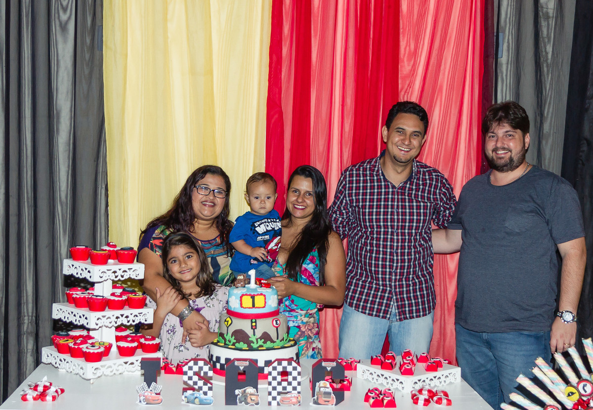 Família e amigos alegres  pelo fotógrafo Douglas Maia