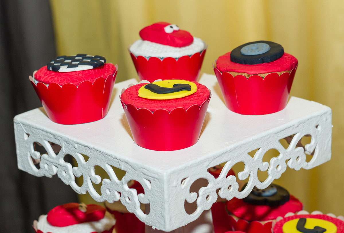 Cupcakes personalizados Carros pelo fotógrafo Douglas Maia