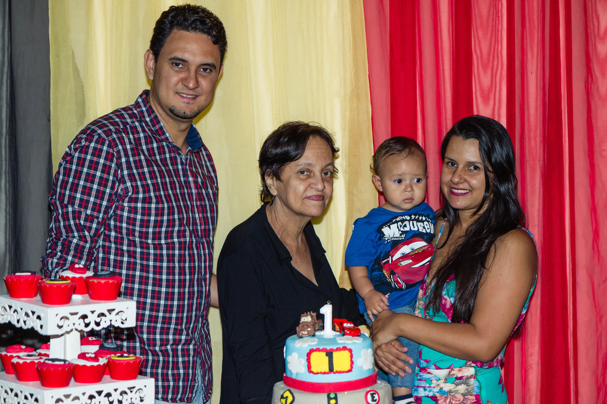 Isaac,seus pais e a avó pelo fotógrafo Douglas Maia