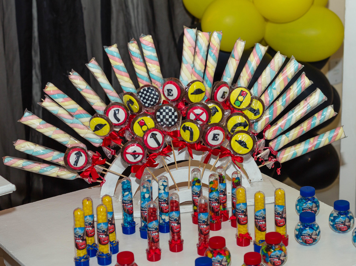 Pirulitos de chocolate e marshmallow Tema Carros pelo fotógrafo Douglas Maia