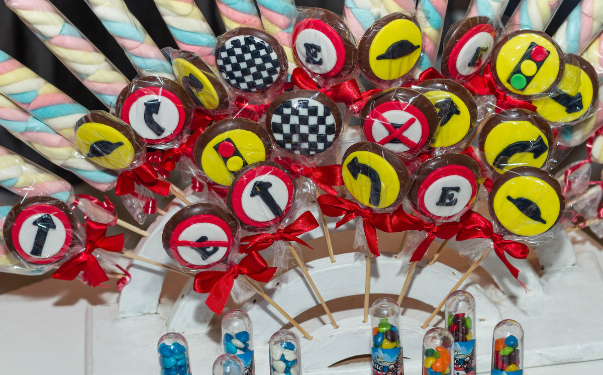 Pirulitos de chocolate Tema Carros pelo fotógrafo Douglas Maia