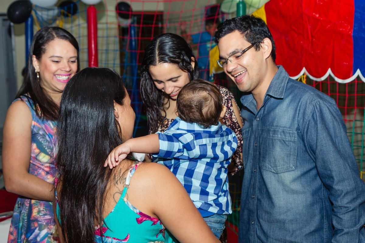 Isaac brinca com convidado  pelo fotógrafo Douglas Maia