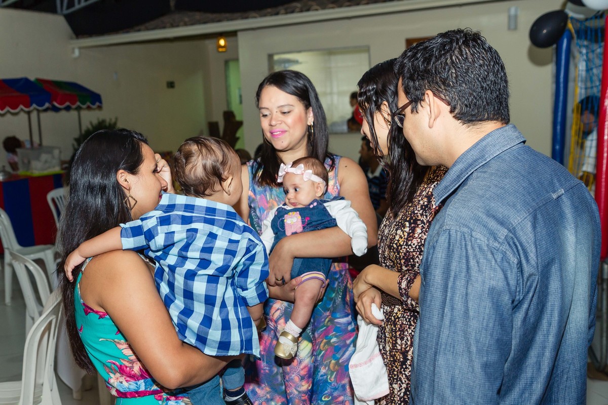 Isaac e menina  pelo fotógrafo Douglas Maia