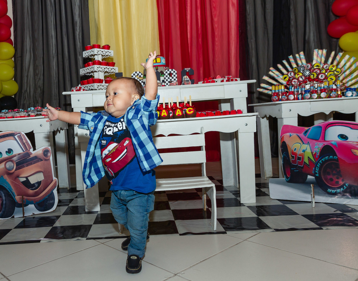 Isaac faz festa pelo fotógrafo Douglas Maia