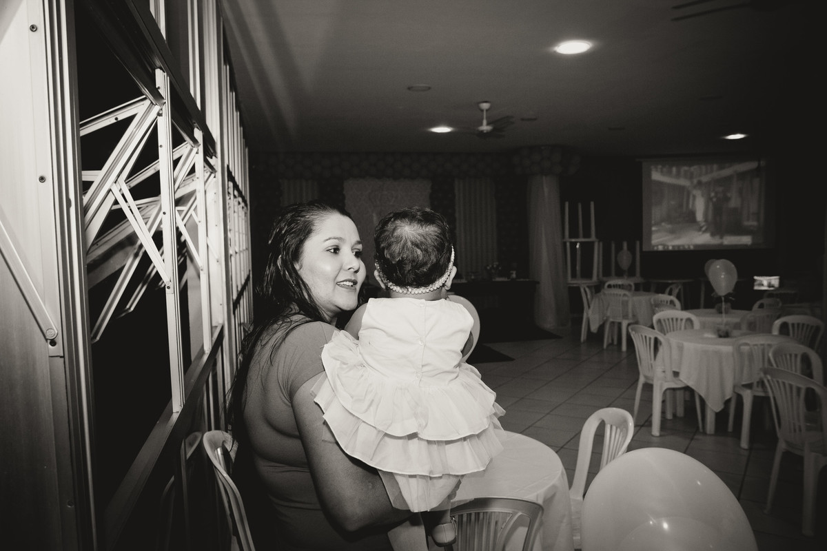 Luísa no colo pelo fotógrafo Douglas Maia