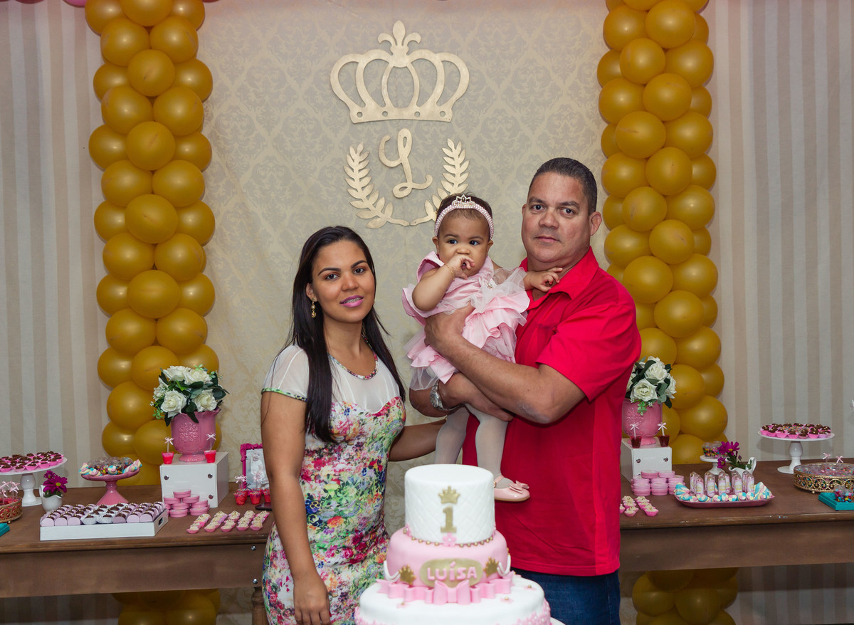 Tio Carregando Luísa para foto pelo fotógrafo Douglas Maia