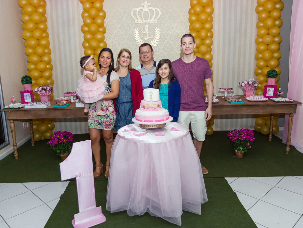 Convidados posam para foto com Luísa pelo fotógrafo Douglas Maia