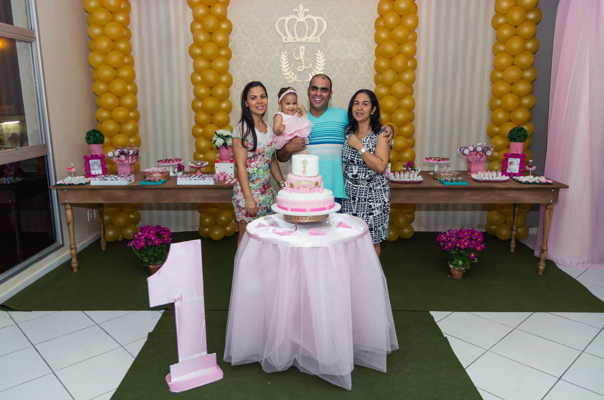 Tio e avó ao lado de luísa pelo fotógrafo Douglas Maia